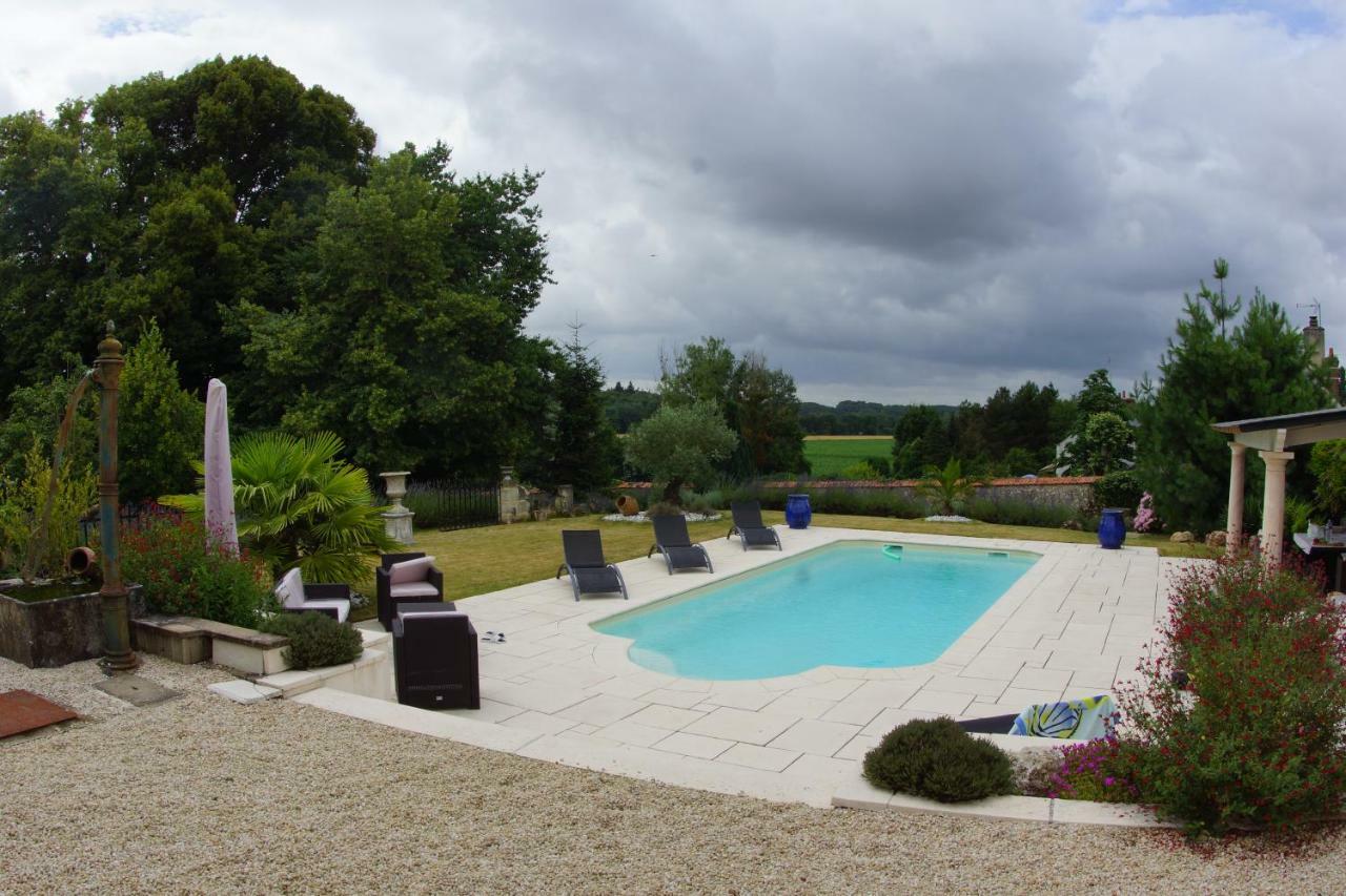 Villa Le Petit Nid Neuillé-le-Lierre Esterno foto